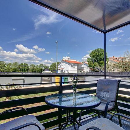 Lovely Apartments In Valbandon Fažana Exterior foto