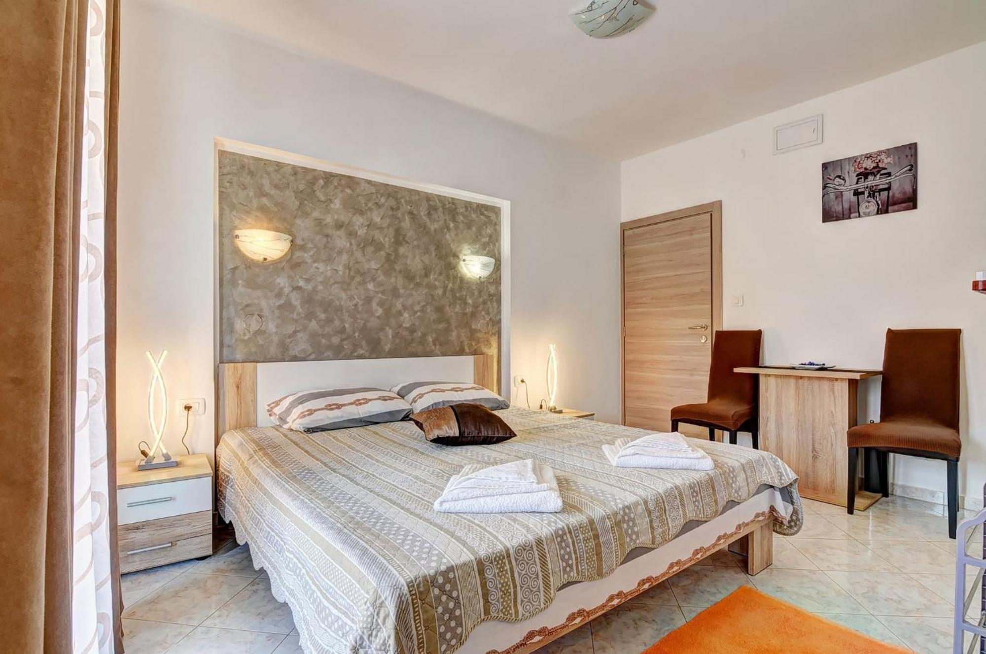 Lovely Apartments In Valbandon Fažana Exterior foto