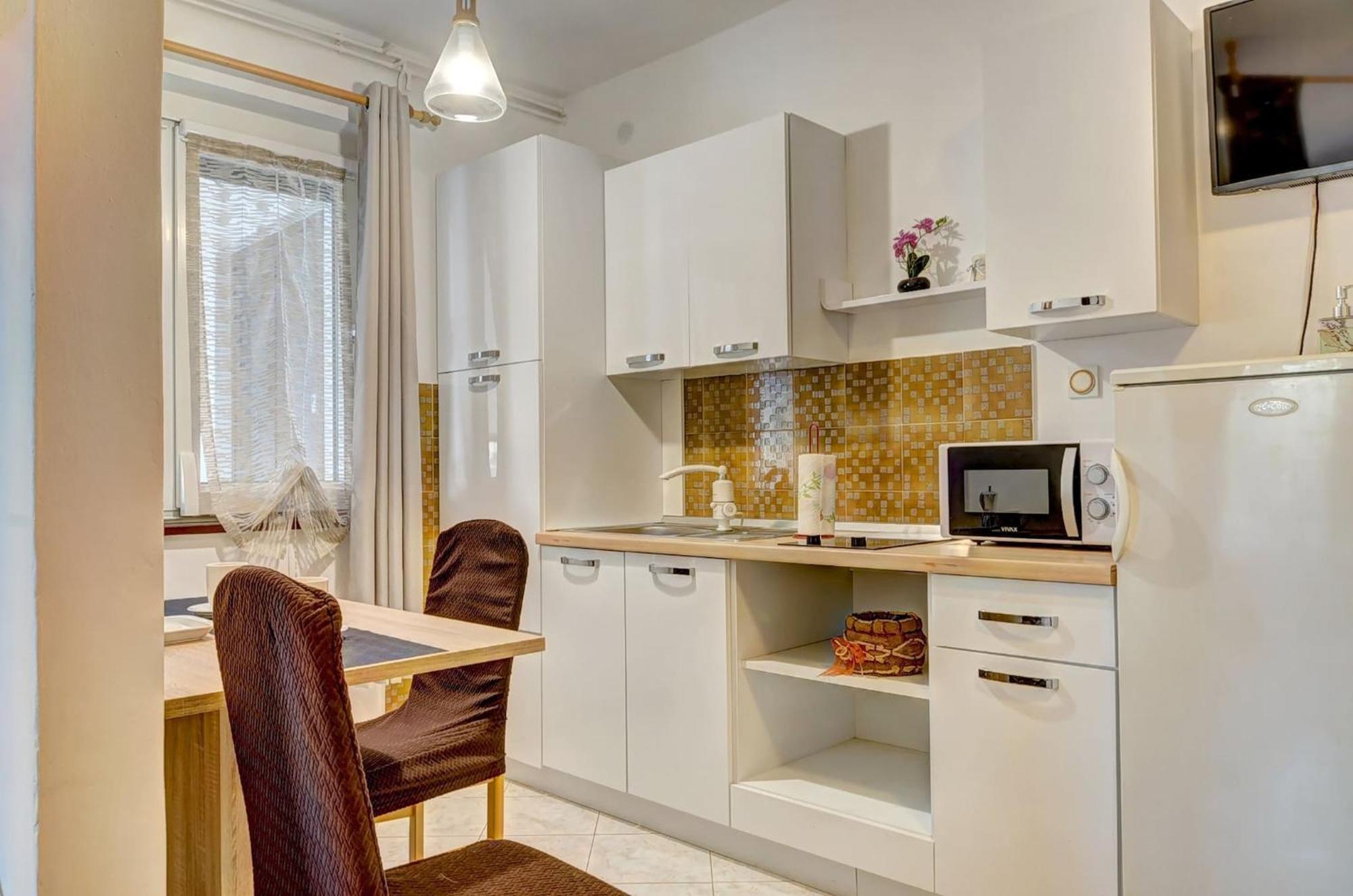 Lovely Apartments In Valbandon Fažana Exterior foto
