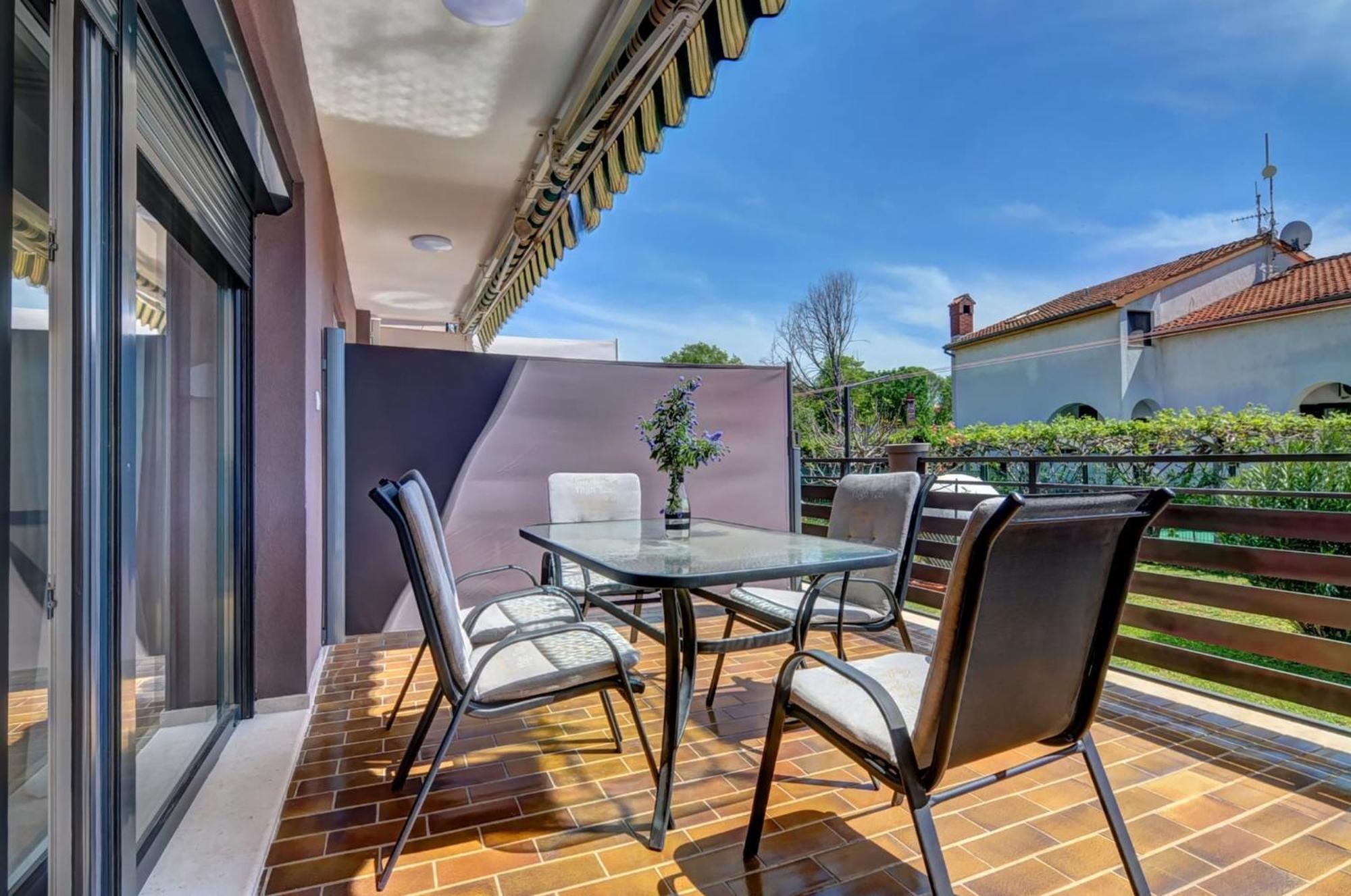 Lovely Apartments In Valbandon Fažana Exterior foto