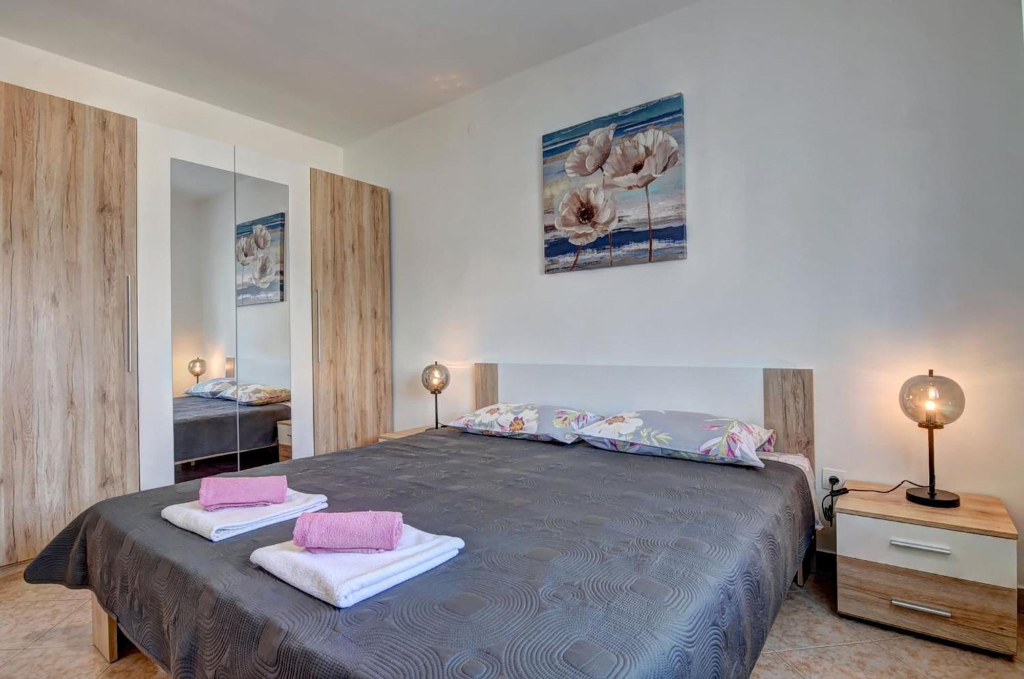 Lovely Apartments In Valbandon Fažana Exterior foto